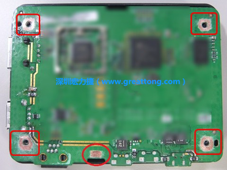 手動去綠漆。使用傳統的刀片去除綠漆后的效果。